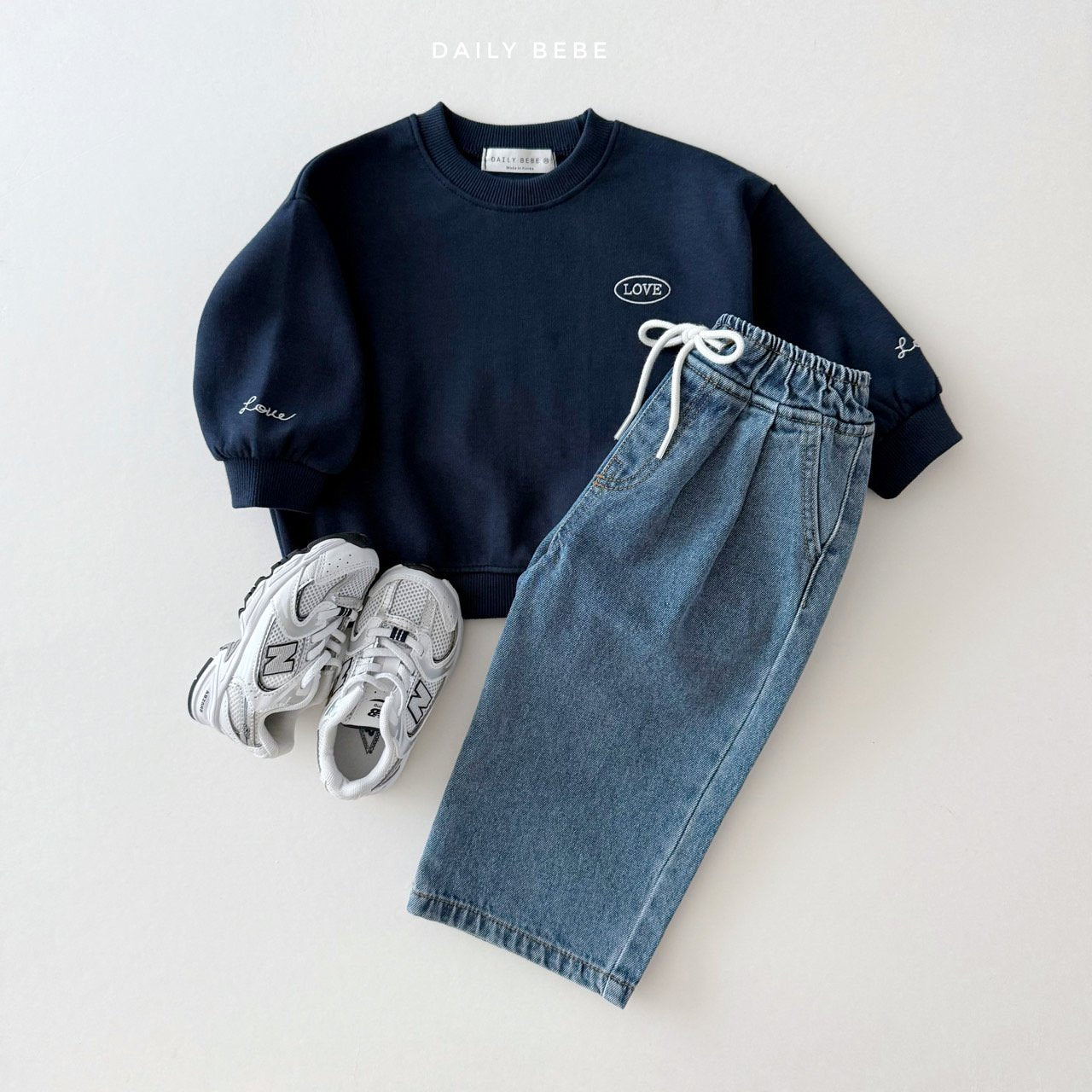 Love Graphic Sweatshirt