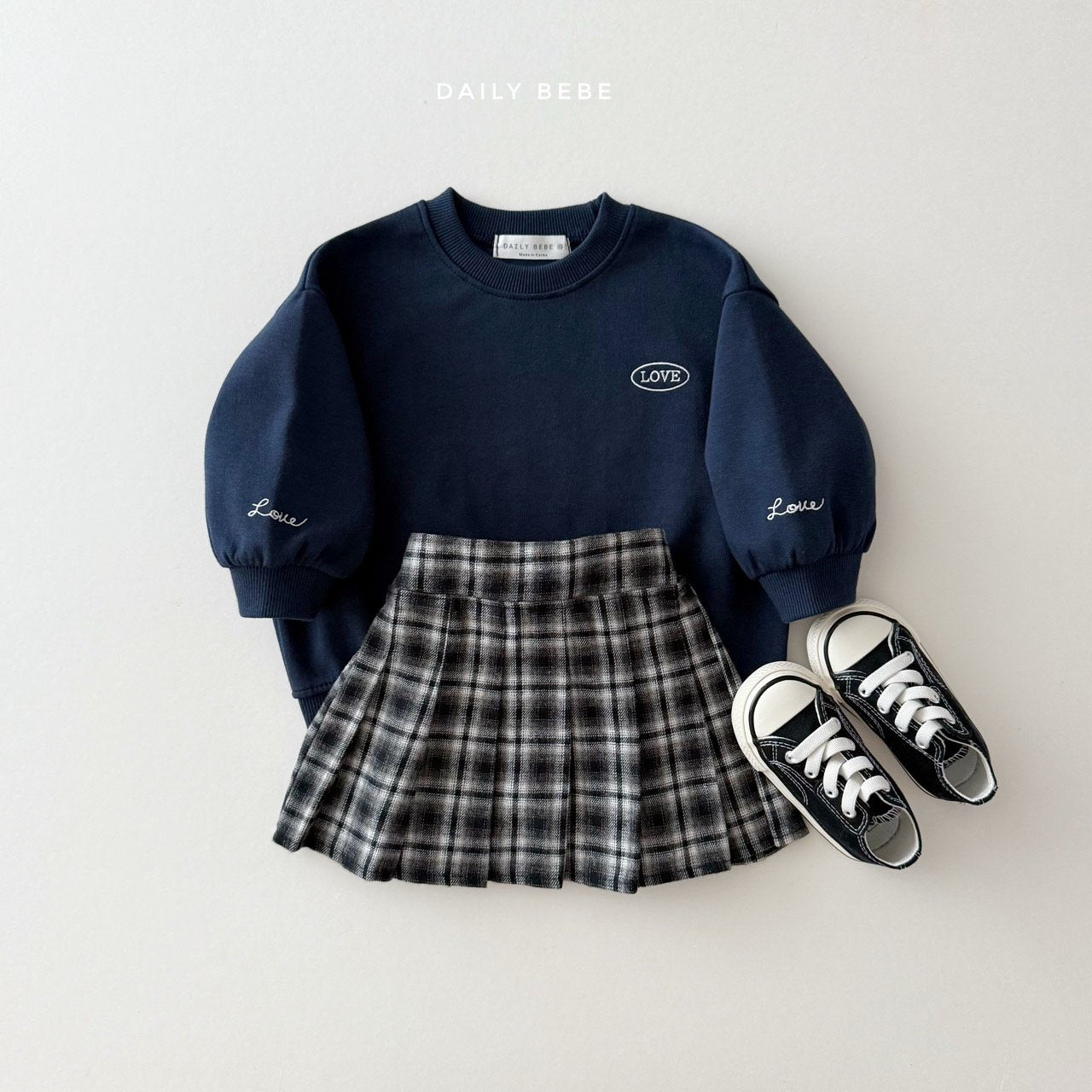 Love Graphic Sweatshirt