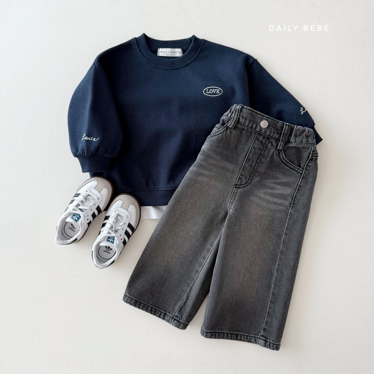 Love Graphic Sweatshirt