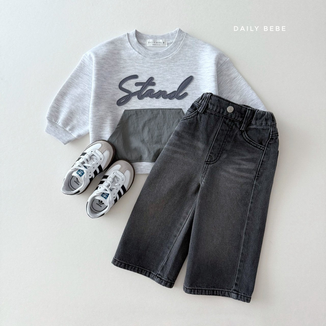 Crisp Pocket Sweatshirt