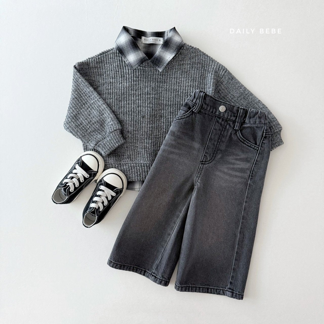 Wide-Leg Washed Jeans