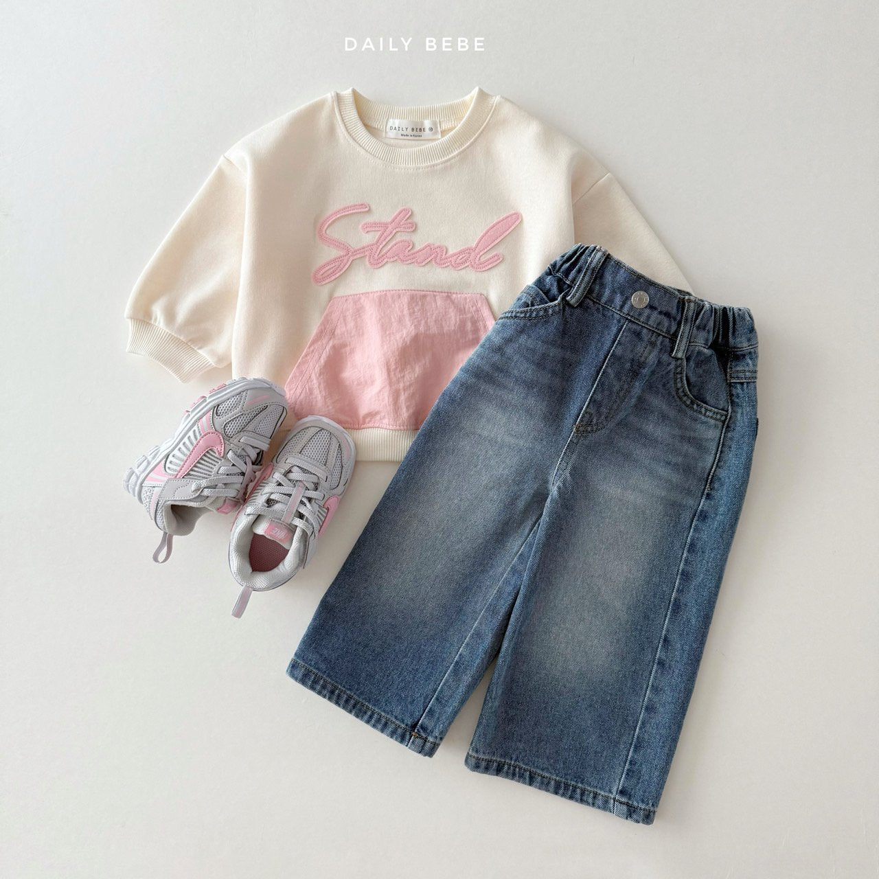 Crisp Pocket Sweatshirt