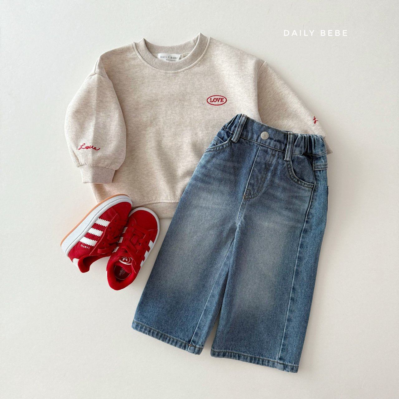 Love Graphic Sweatshirt