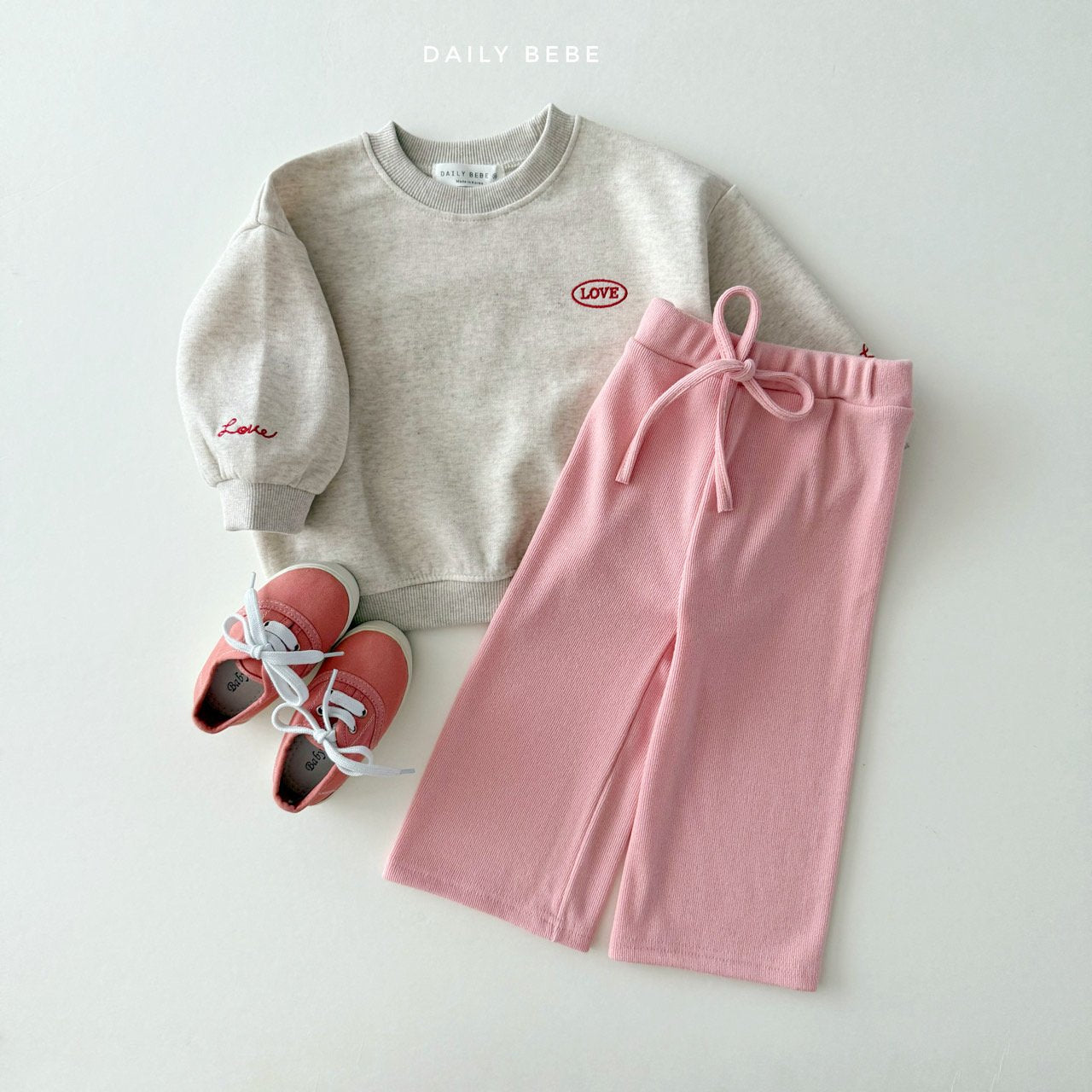 Love Graphic Sweatshirt