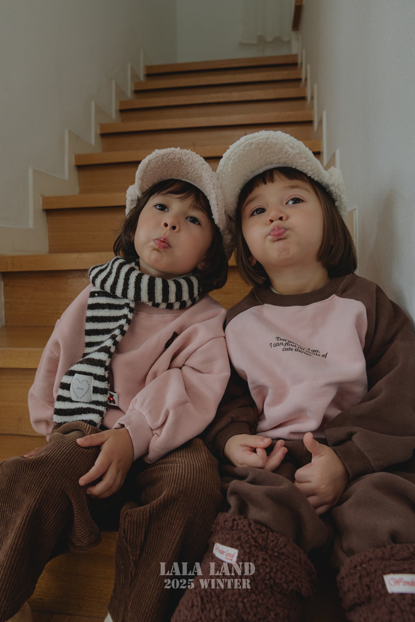 Everywehere Raglan Sweatshirt